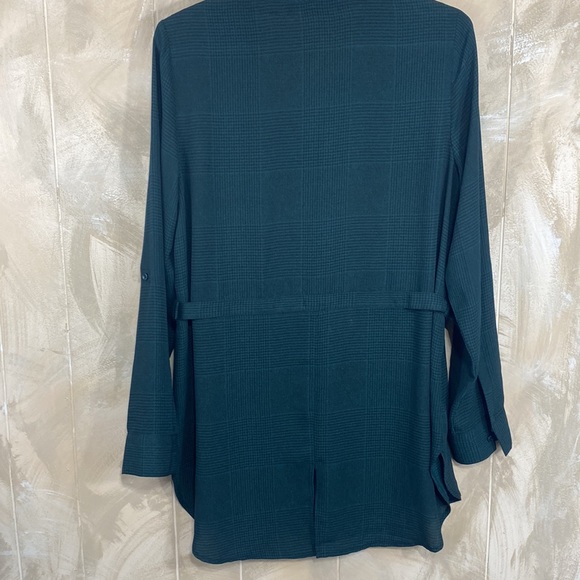 166. Beautiful green tunic button shirt - Picture 3 of 8